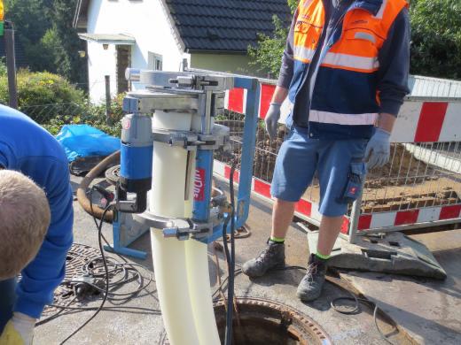 kanalsanierung-mit-inliner-einbau-vor-hausanschluss.png