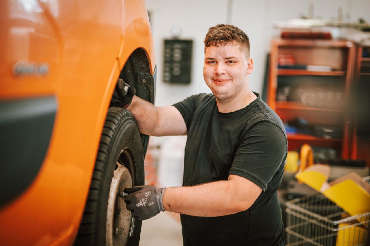 nutzfahrzeug-reifenmontage-werkstatt.jpg