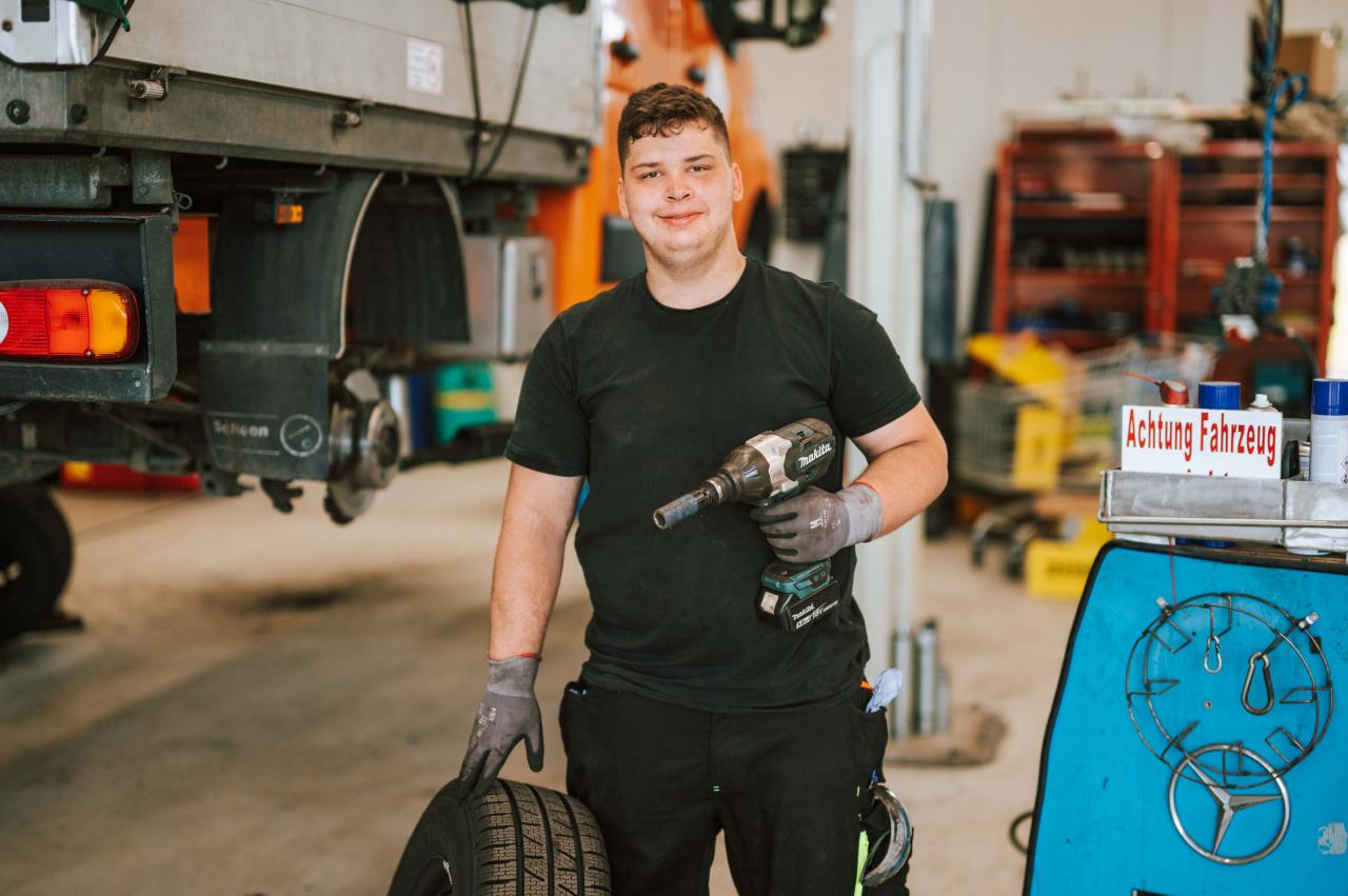 reifenwechsel-auszubildender-tbl.jpg